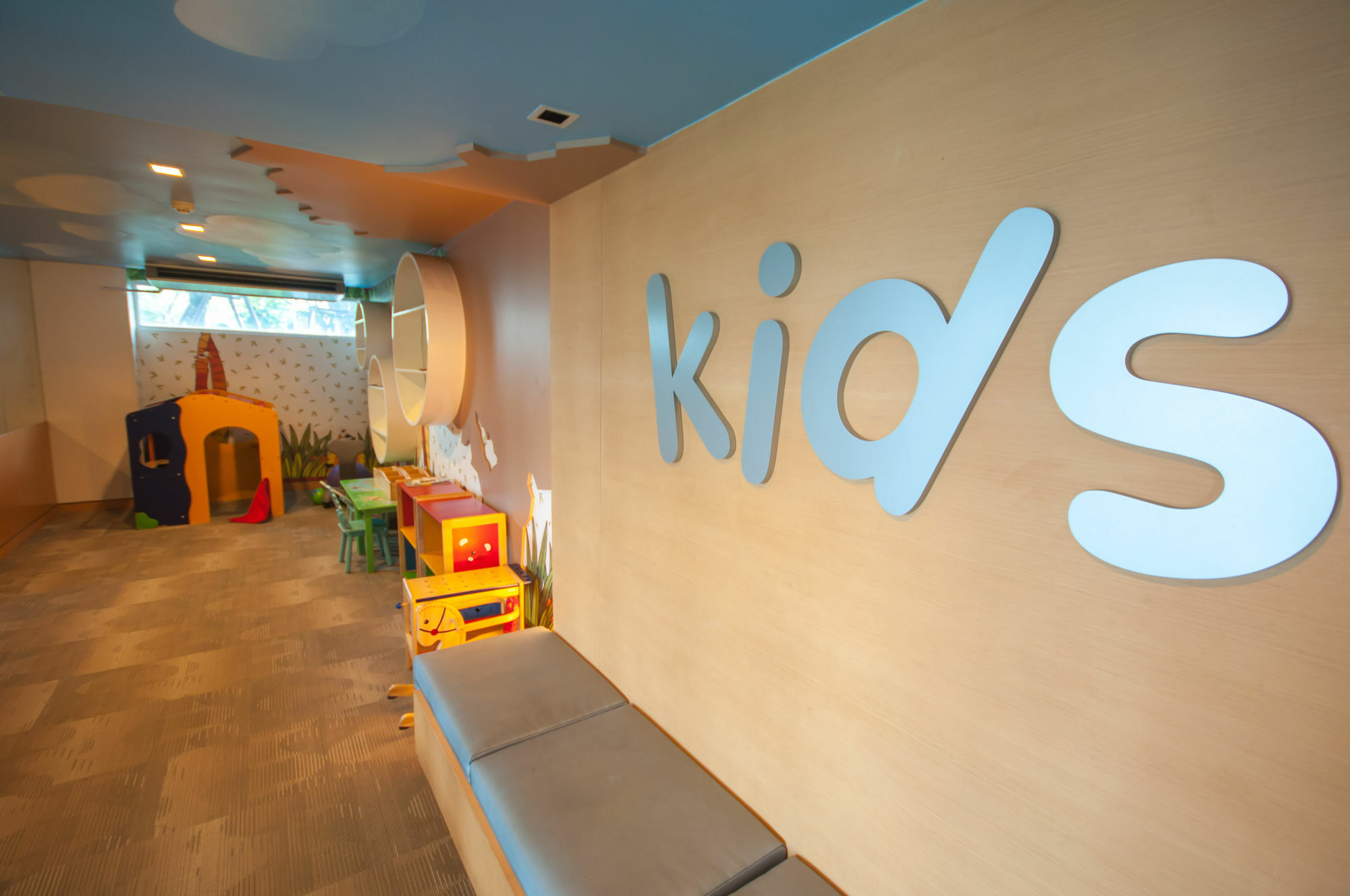 Implace Impact At M Sociaty Pak Kret Exterior foto