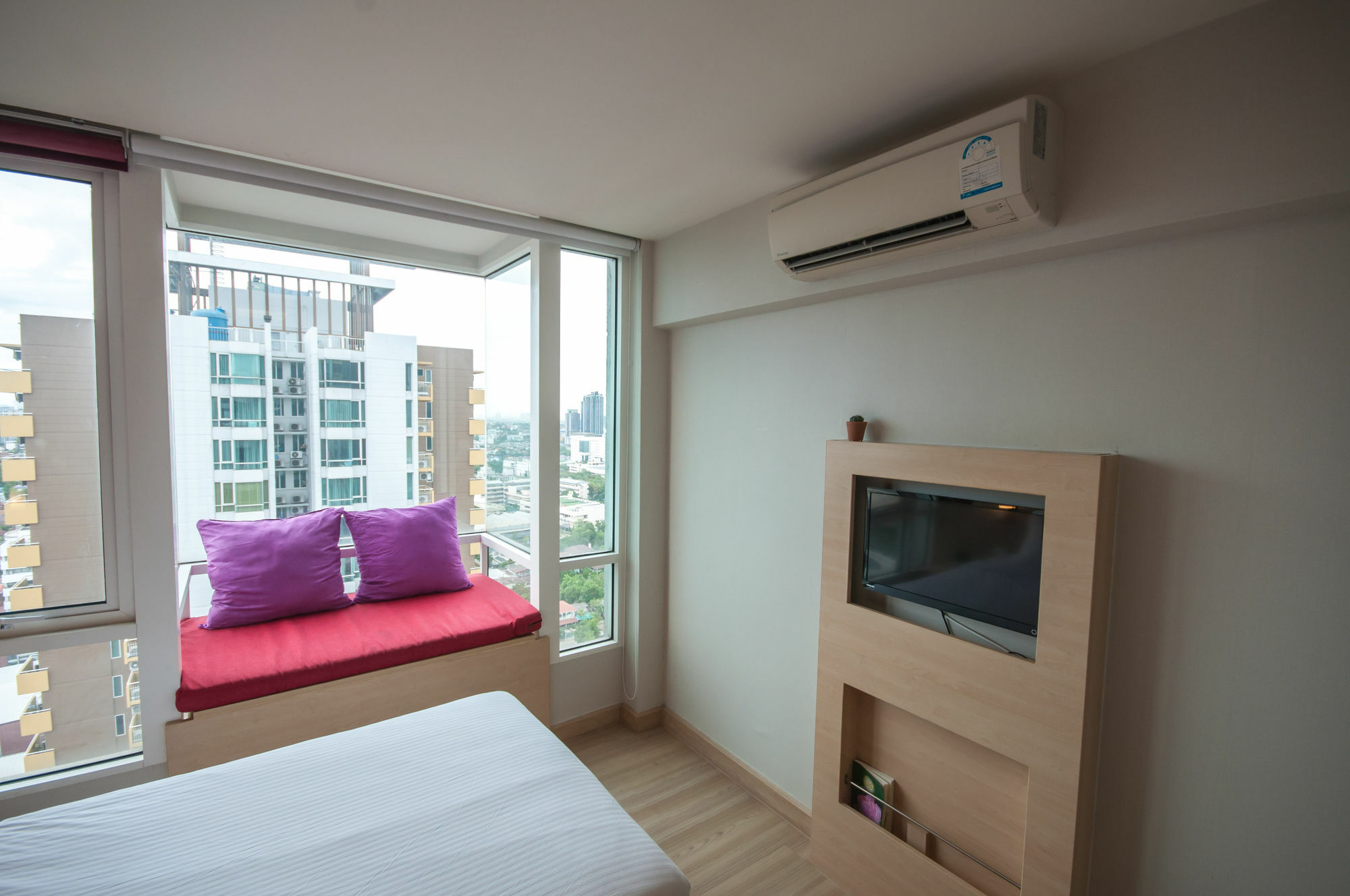 Implace Impact At M Sociaty Pak Kret Exterior foto