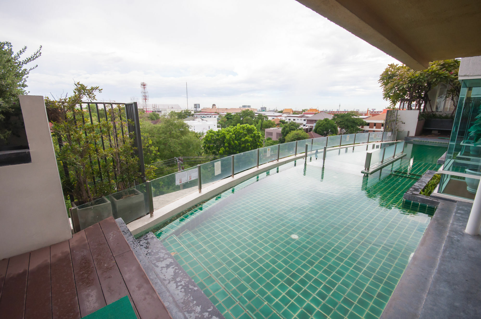 Implace Impact At M Sociaty Pak Kret Exterior foto