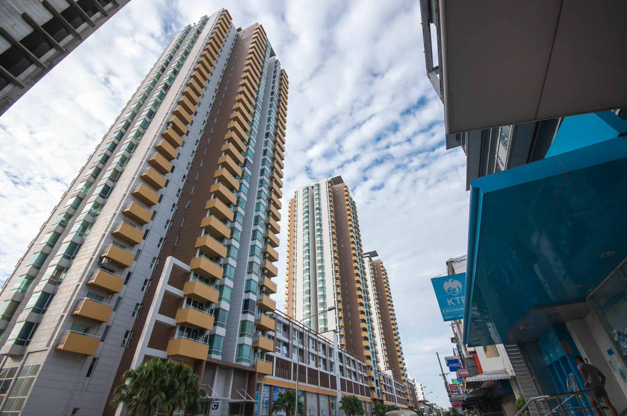 Implace Impact At M Sociaty Pak Kret Exterior foto