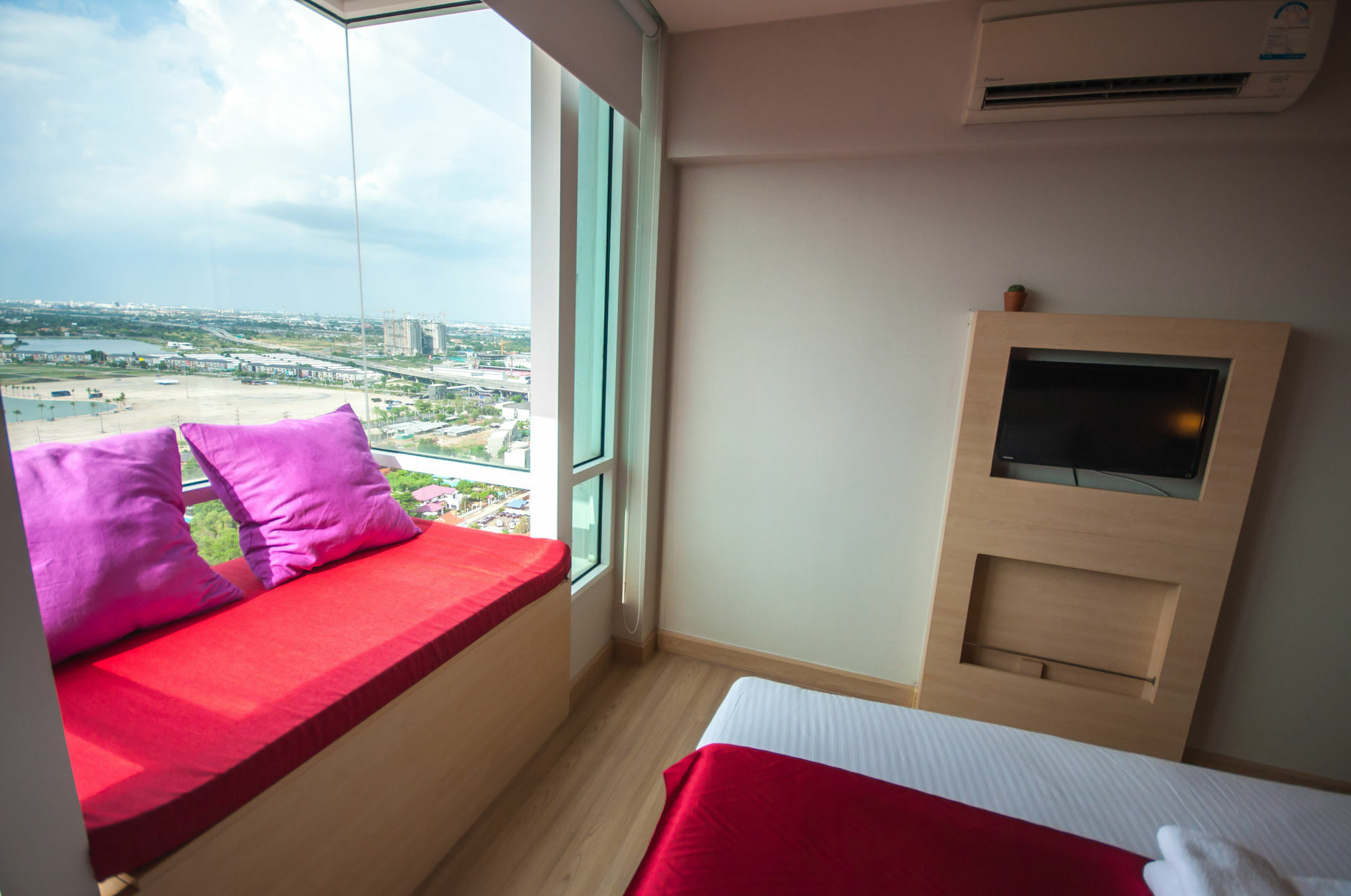 Implace Impact At M Sociaty Pak Kret Exterior foto